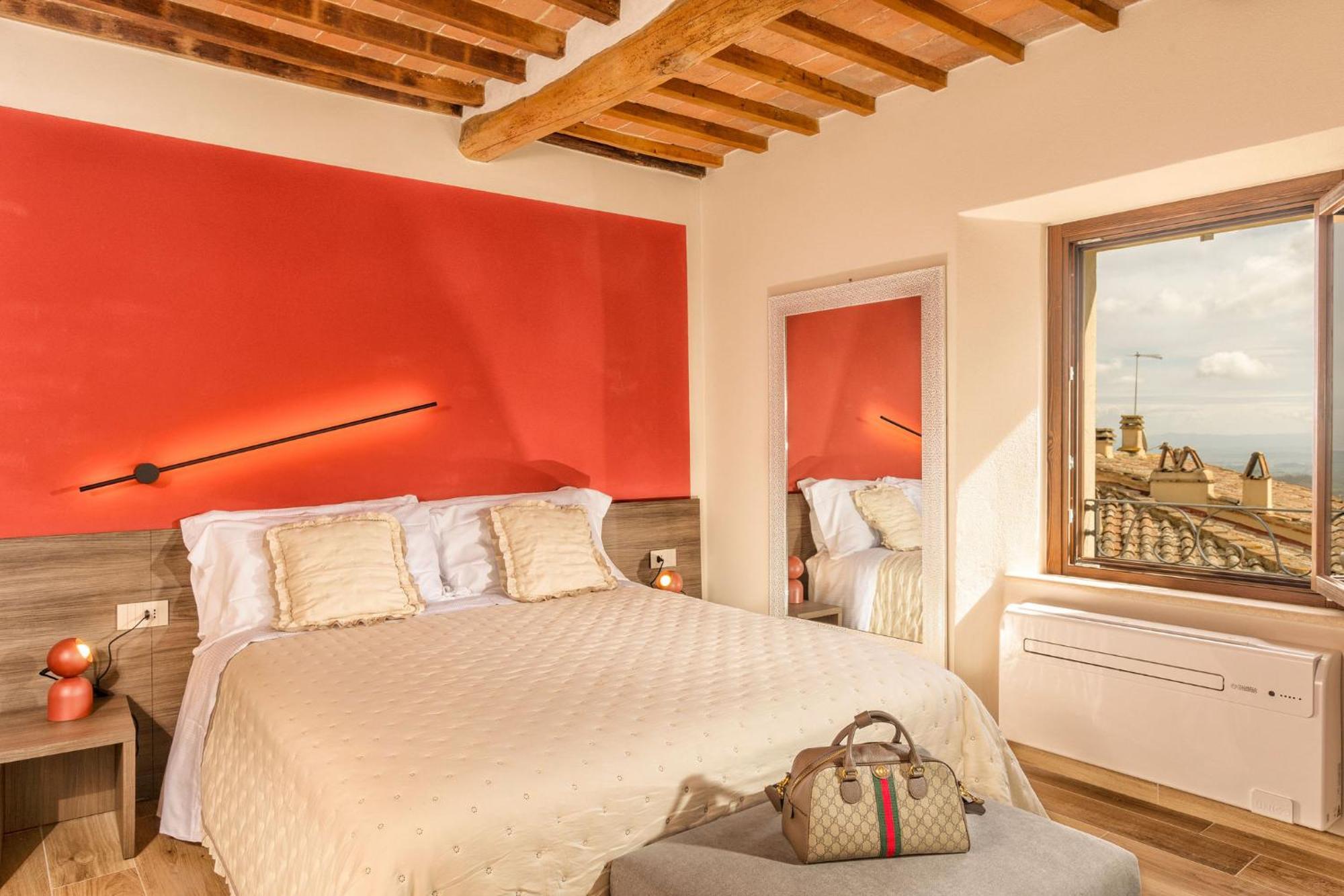 Palazzo Falcinelli Luxury Room In Montepulciano Center With Air Conditioning And Elevator エクステリア 写真