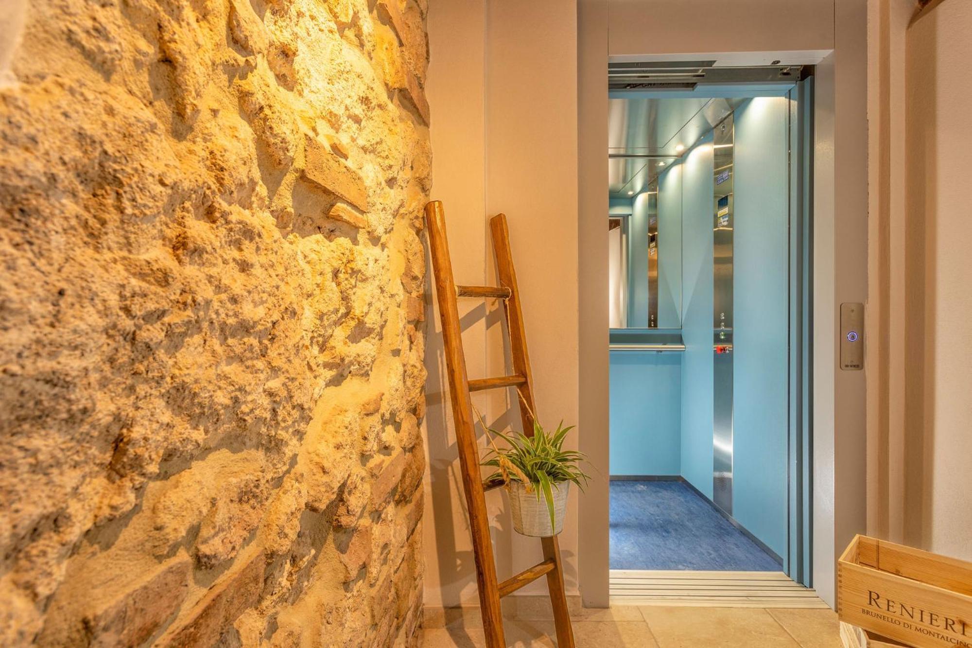 Palazzo Falcinelli Luxury Room In Montepulciano Center With Air Conditioning And Elevator エクステリア 写真