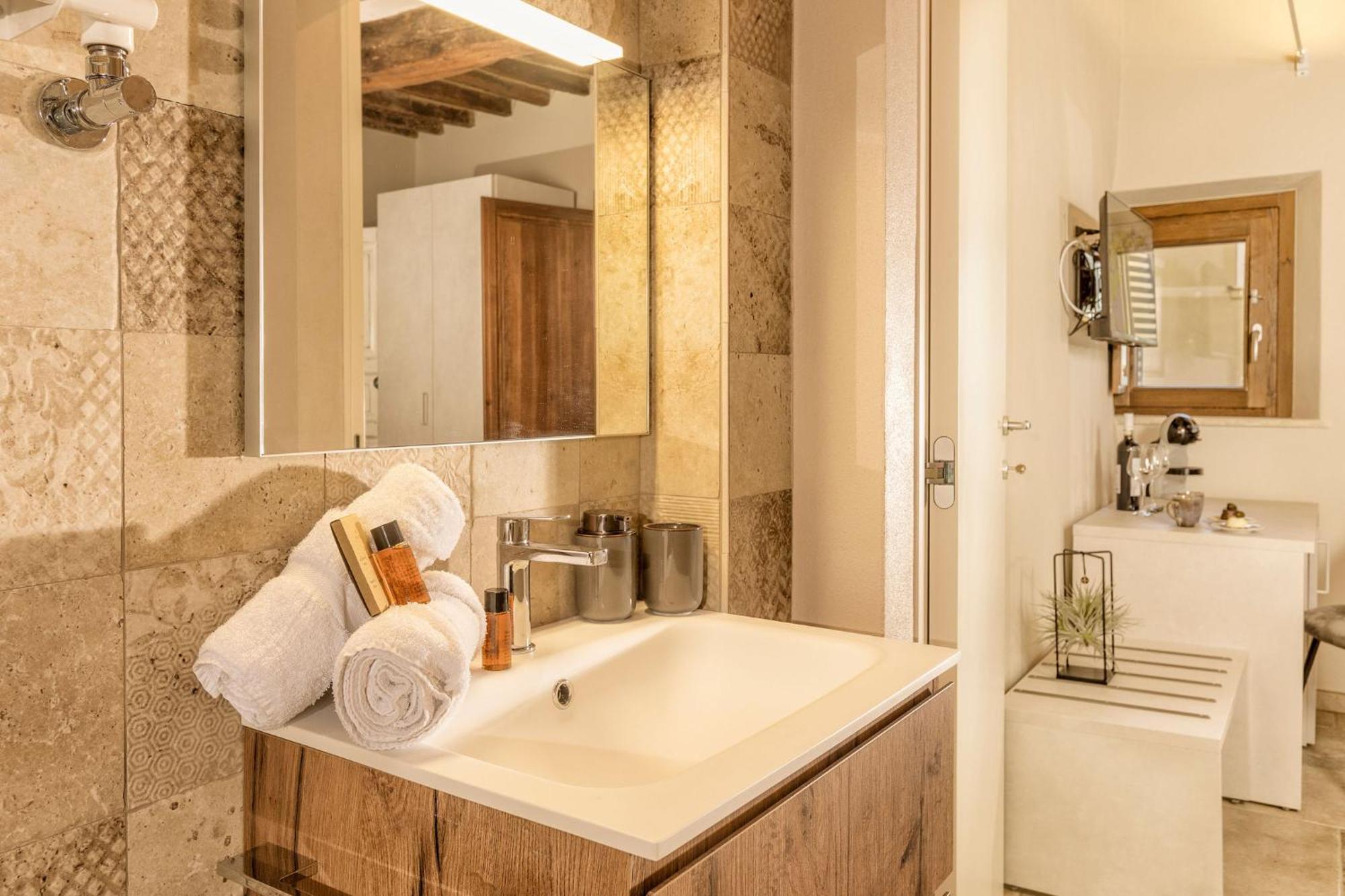 Palazzo Falcinelli Luxury Room In Montepulciano Center With Air Conditioning And Elevator エクステリア 写真