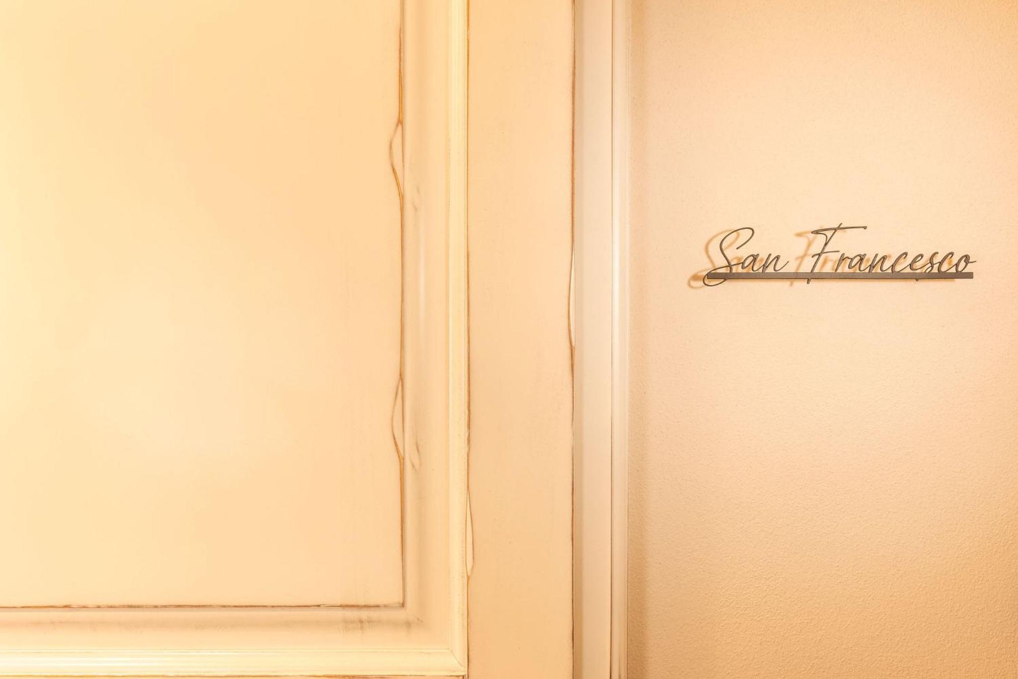 Palazzo Falcinelli Luxury Room In Montepulciano Center With Air Conditioning And Elevator エクステリア 写真