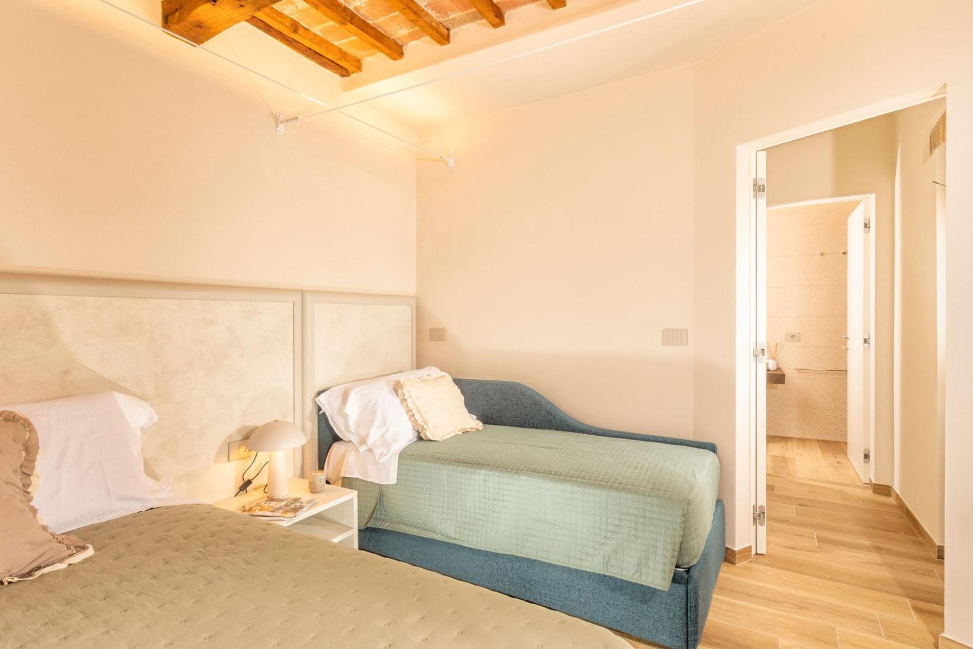 Palazzo Falcinelli Luxury Room In Montepulciano Center With Air Conditioning And Elevator エクステリア 写真