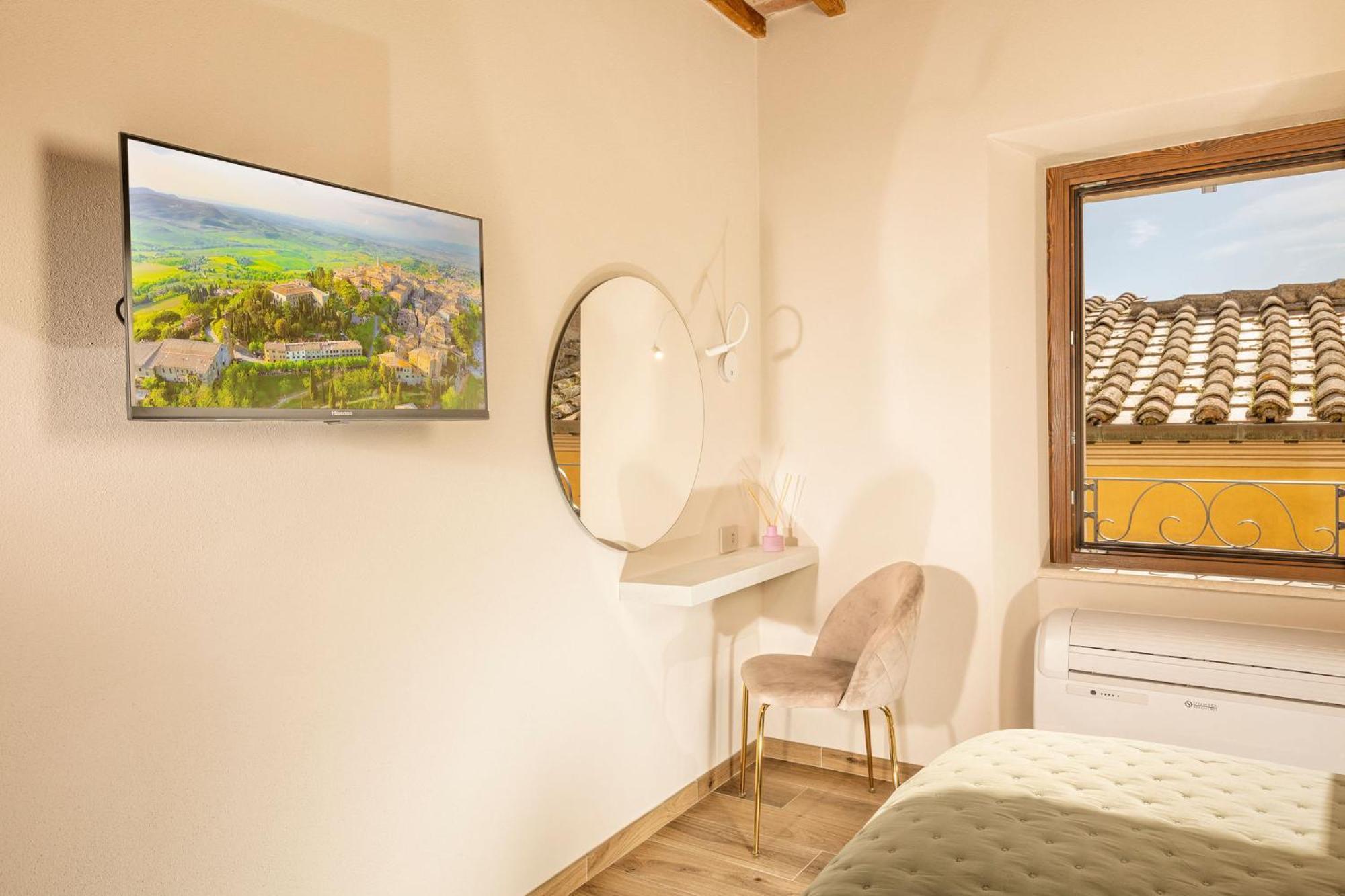 Palazzo Falcinelli Luxury Room In Montepulciano Center With Air Conditioning And Elevator エクステリア 写真