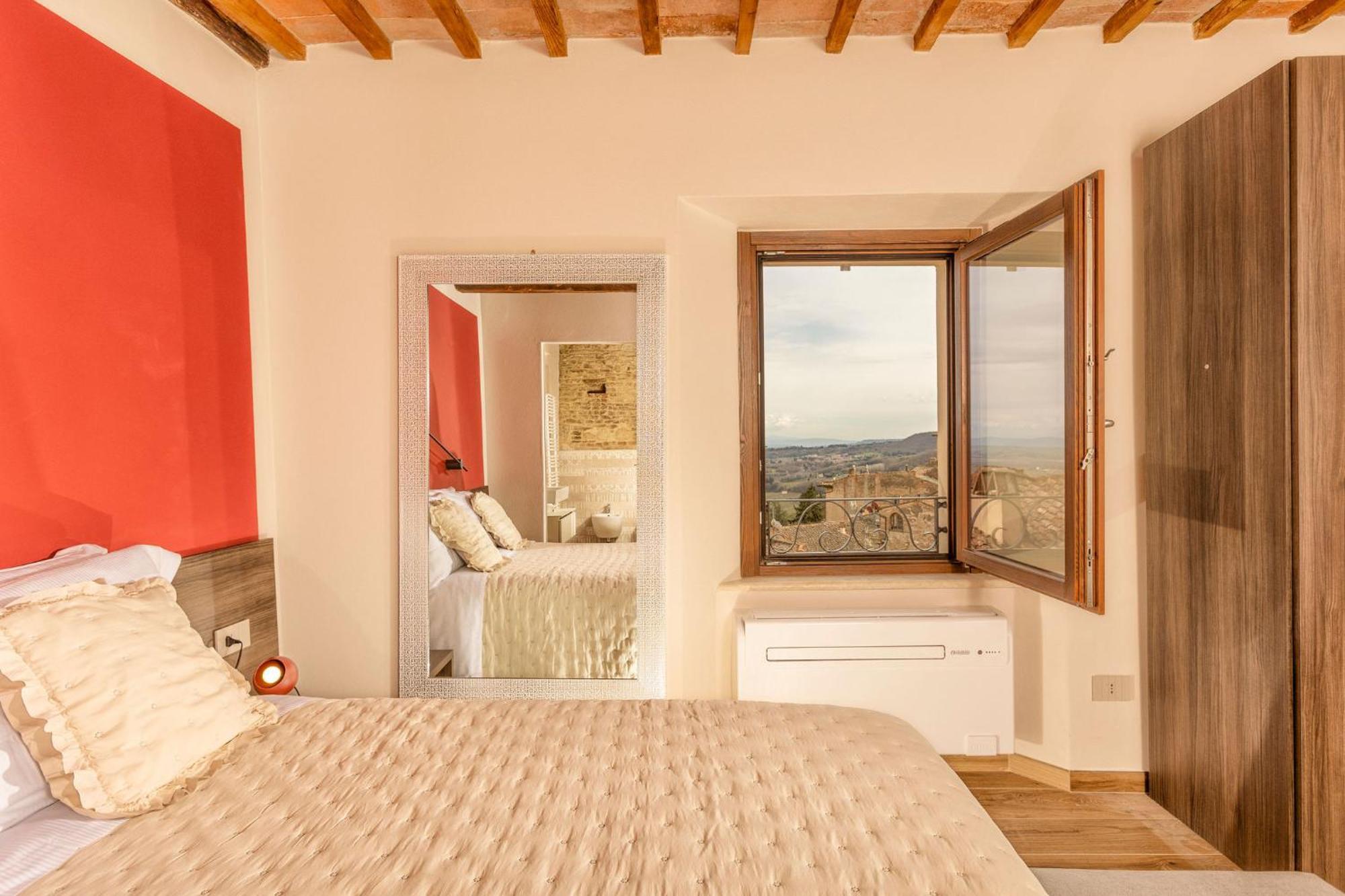 Palazzo Falcinelli Luxury Room In Montepulciano Center With Air Conditioning And Elevator エクステリア 写真